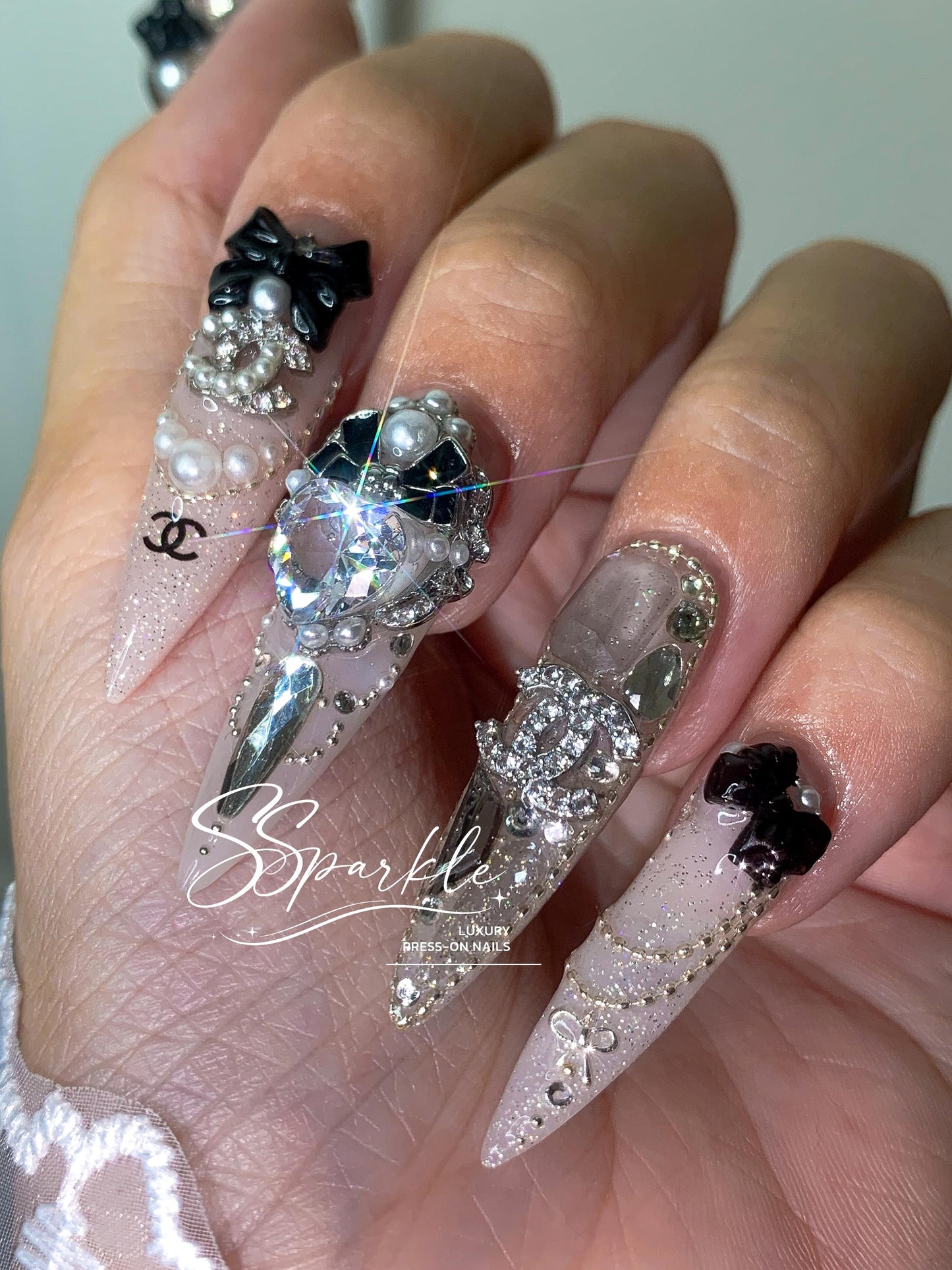 Elegant Noir Press-on Nails