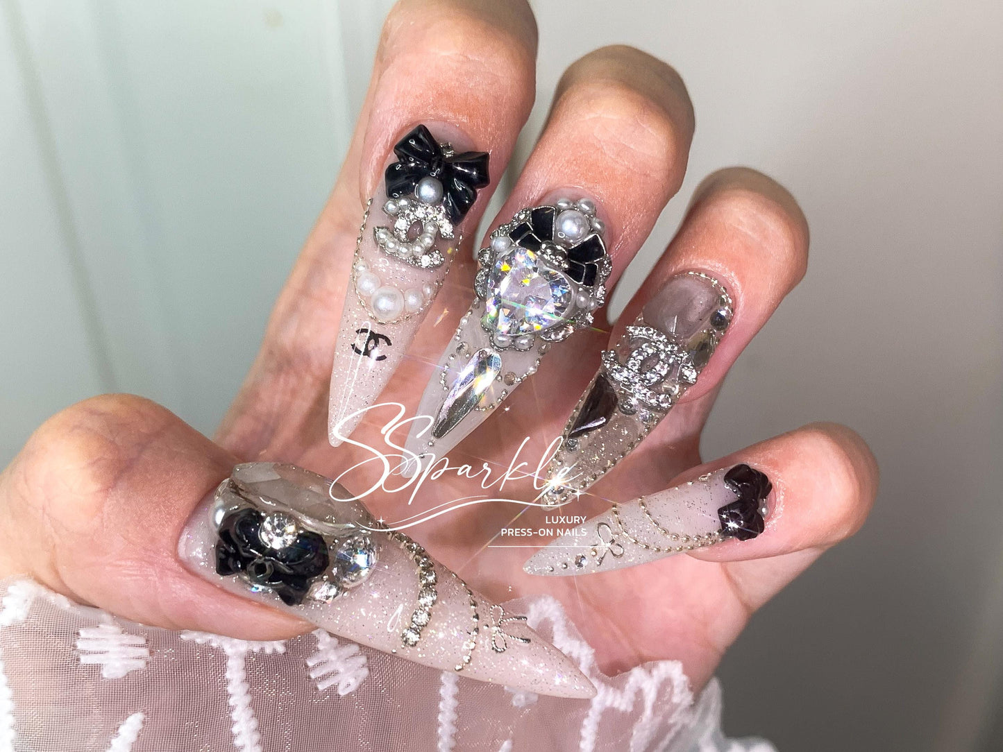 Elegant Noir Press-on Nails