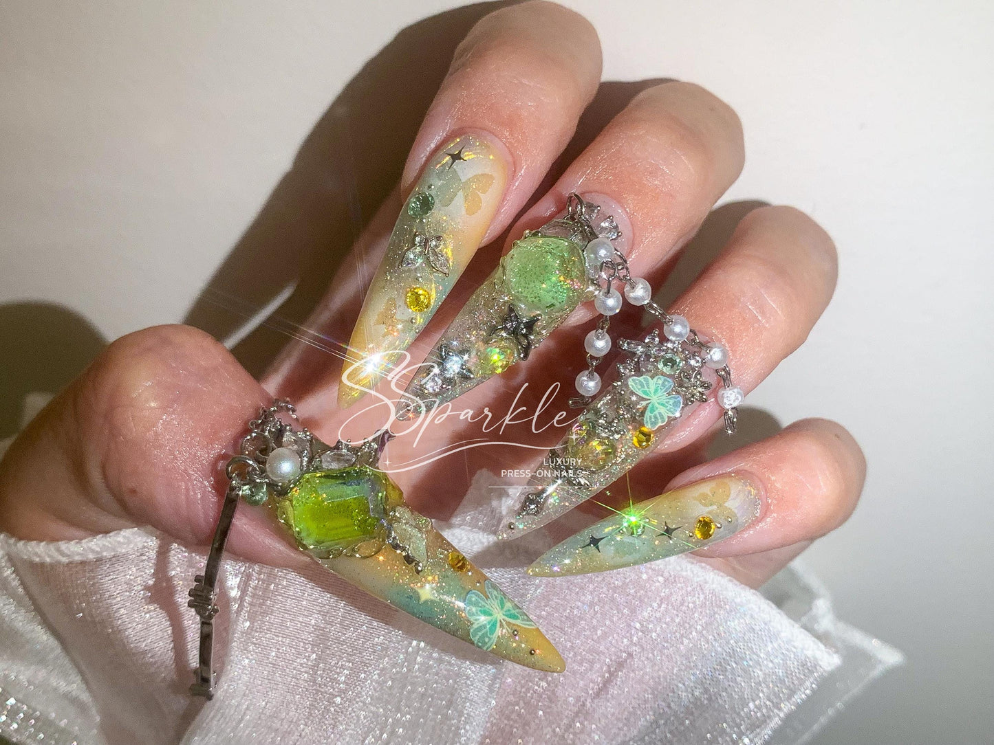 Firefly Flutter Press-on Nails