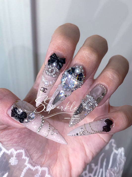 Elegant Noir Press-on Nails
