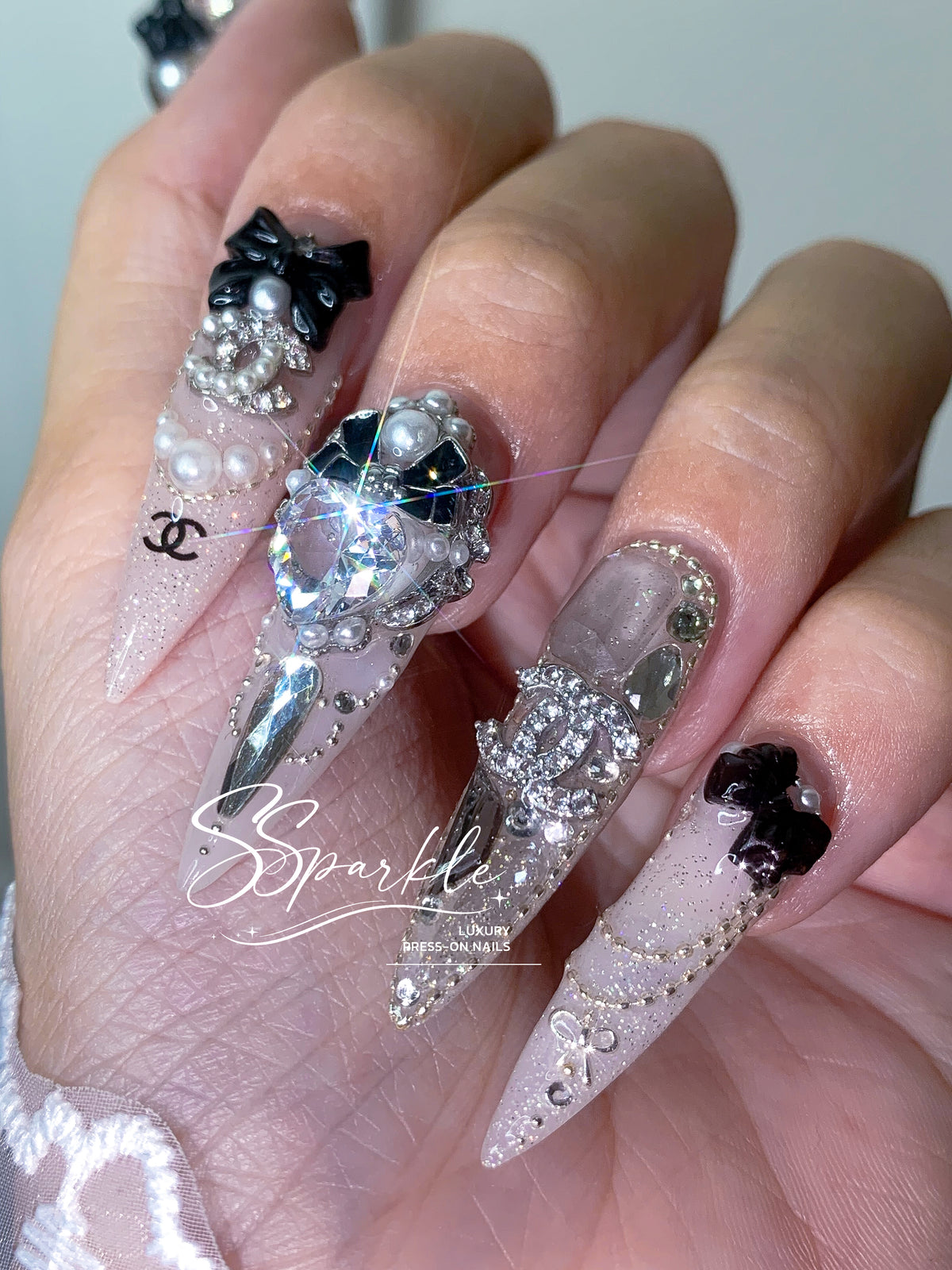 Elegant Noir Press-on Nails