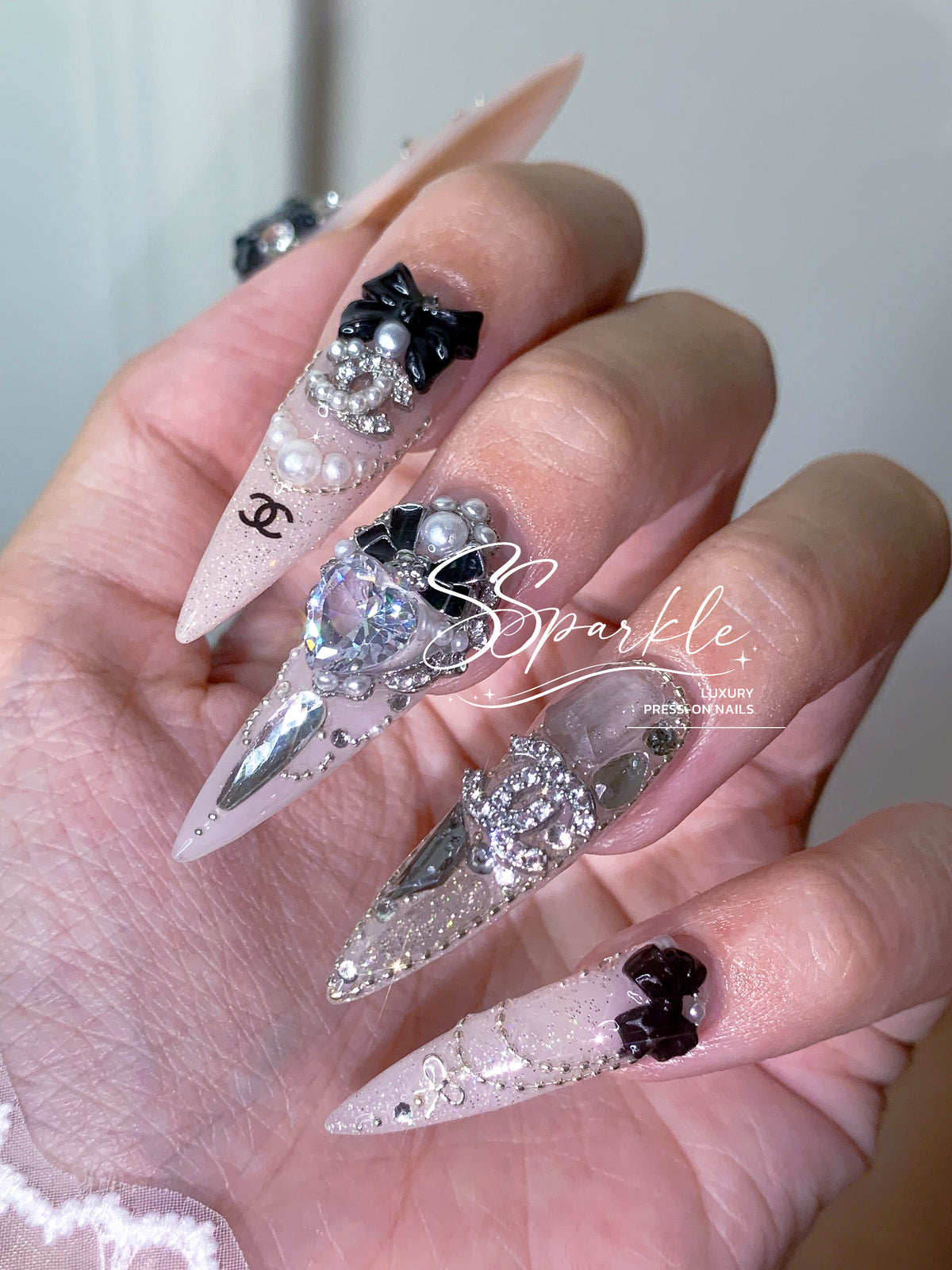 Elegant Noir Press-on Nails