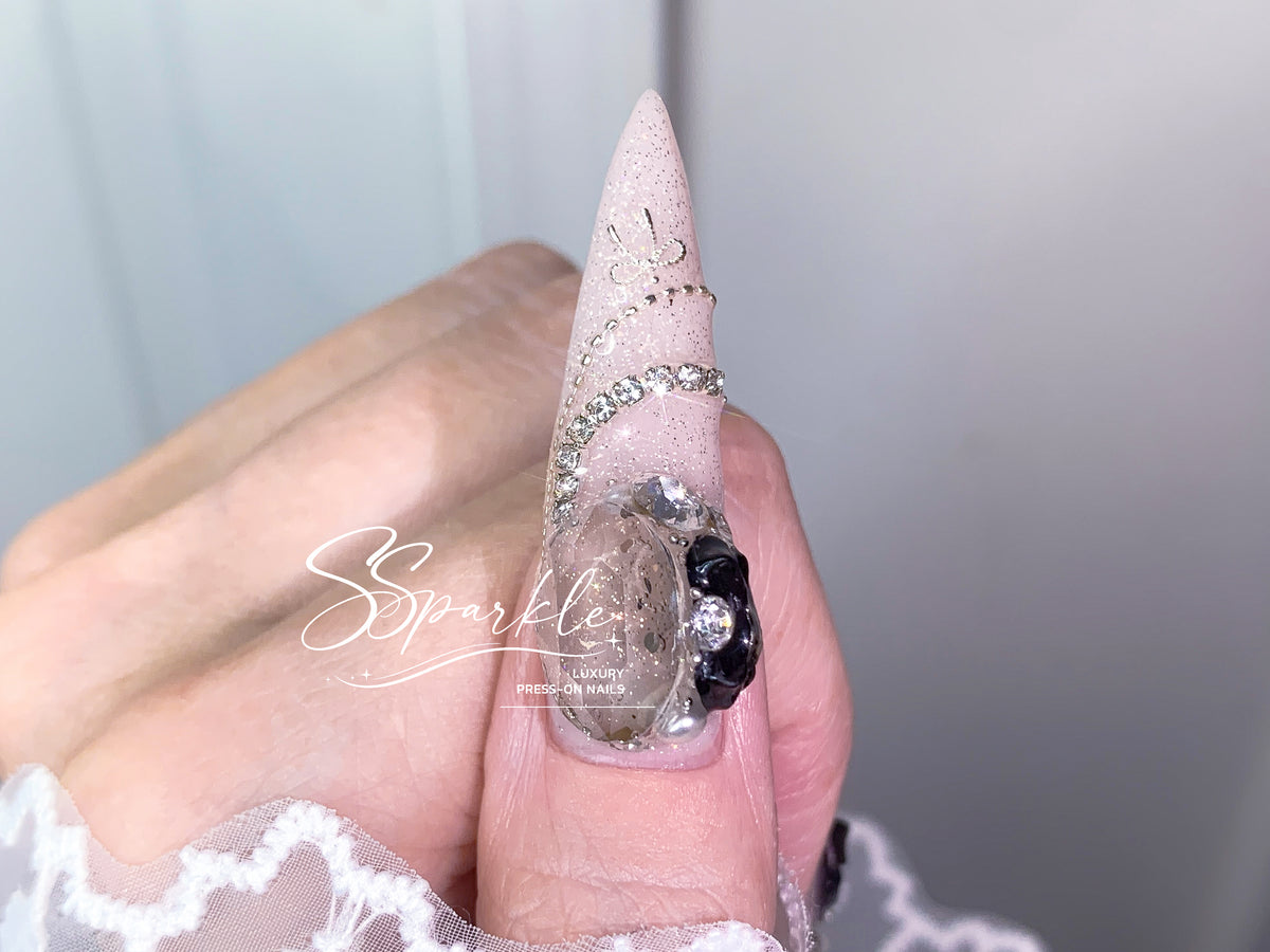 Elegant Noir Press-on Nails